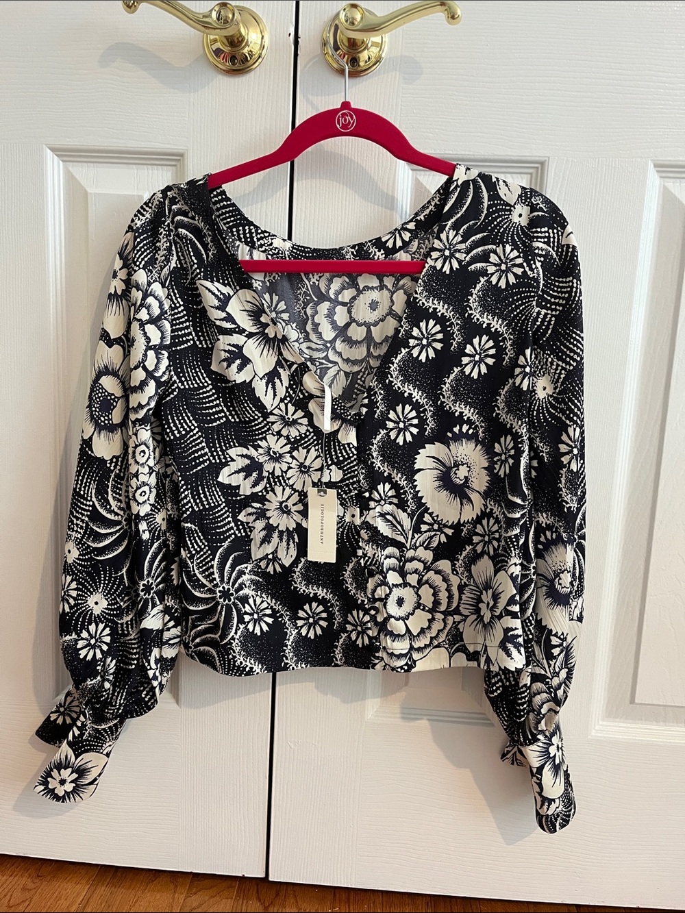Black & white floral blouse with ruffled sleeves